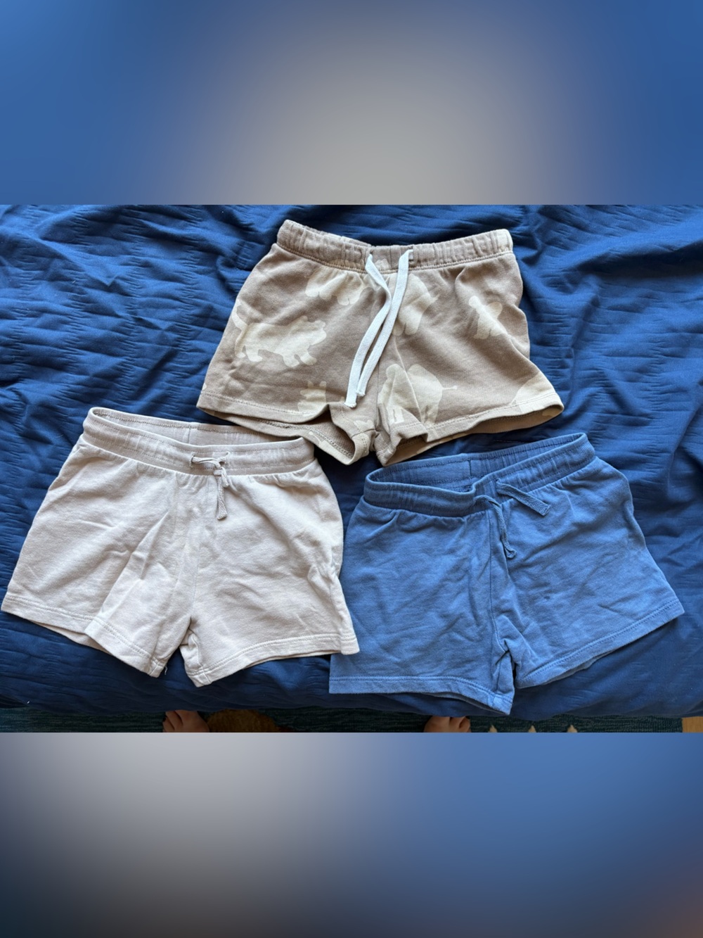 Three Pack Cotton Boys’ Shorts in Beige, animal print & Blue H&M size 18M
